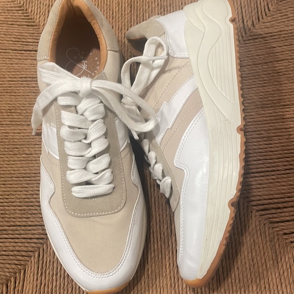 Oasis Society Lighting Bolt Sneaker - Picture 2 of 6